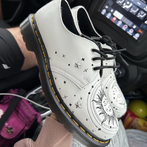 NWOT Cosmic embroidered dr. Martens - Picture 2 of 6